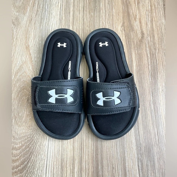 Under Armour 4D Foam Youth Slip On V Slides Black White Sandals Size 11 NWOT - Picture 1 of 5